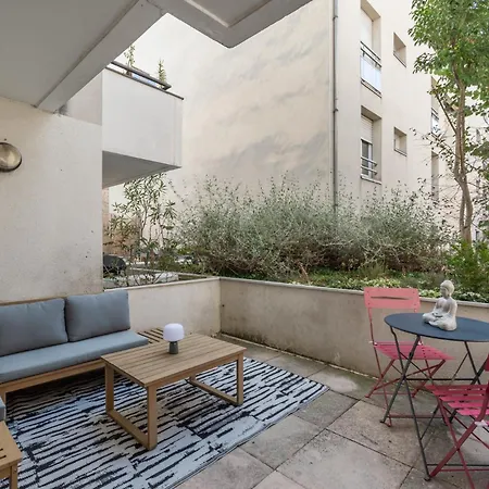 Apartment Place Dupuy, Clim, Parking, Terrasse